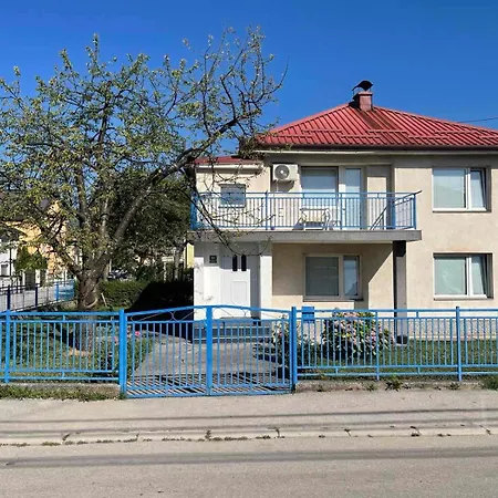 Delux House *